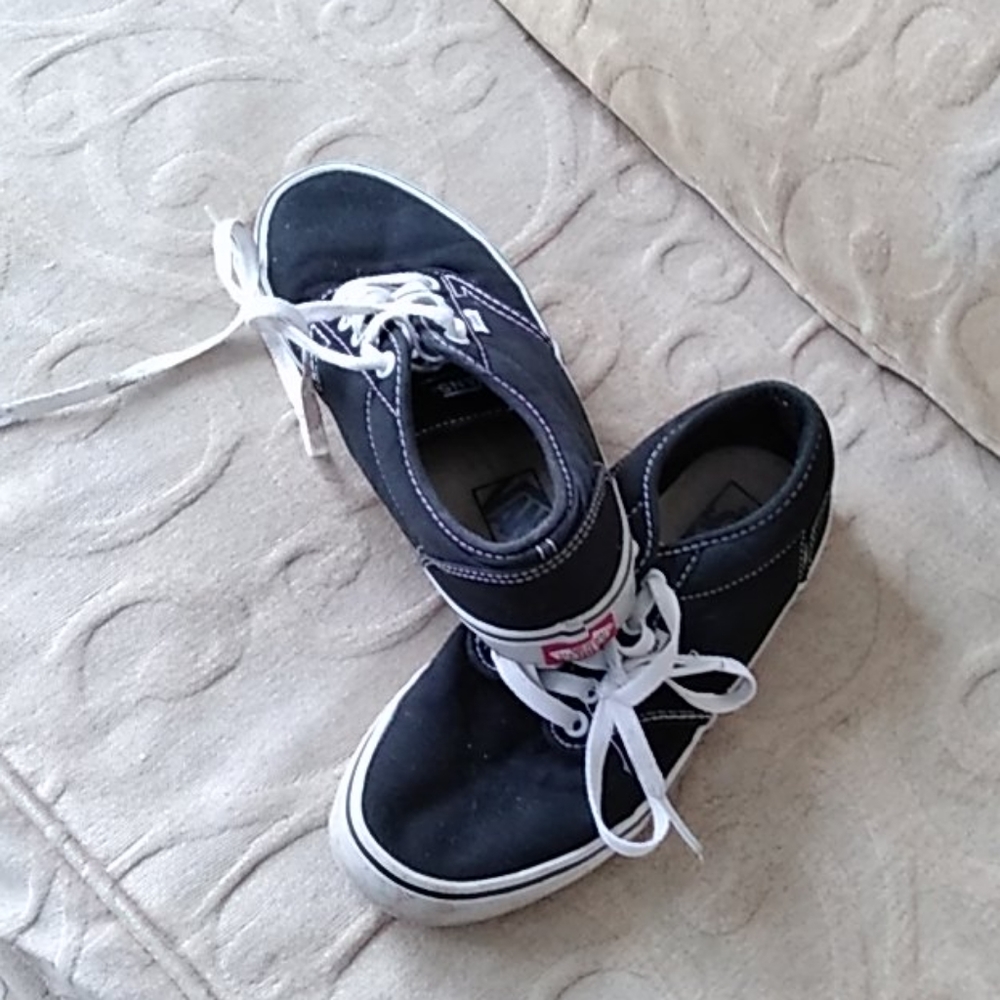 Shoes - Picture 2 of 6